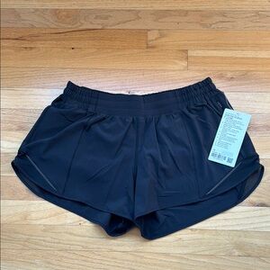 Lulu Lemon NWT Hotty Hot LR Short, 4" Lined, Size 12, blackk